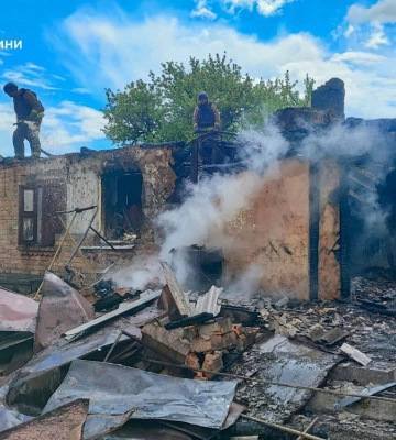 Троє загиблих і одна жінка під завалами. Росіяни продовжують обстрілювати Харківську область