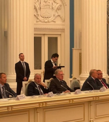 Ключевая фигура из прошлого... Таинственное появление в Кремле накануне переговоров — кого заметили?