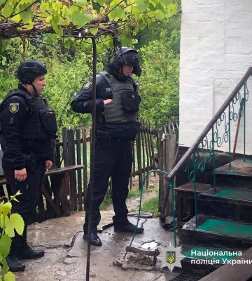 На Черкащині затримано дебошира, який погрожував гранатою трьом жінкам та дитині. ФОТО