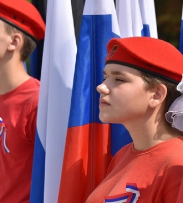 На ТОТ Луганщини загарбники залучили до «юнармії» понад 6000 дітей