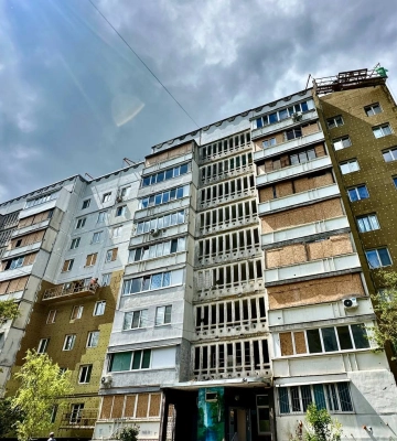 Відновлення в Харкові: на Північній Салтівці утеплюють будинок 