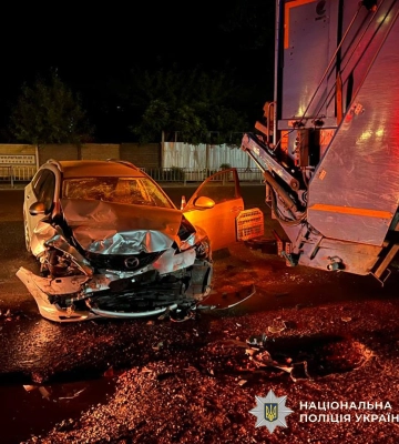 На Львівщині зіткнулися вантажівка та легковик: троє людей потрапили до лікарні, - ФОТО