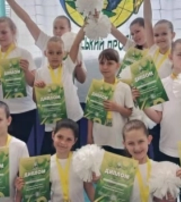 Черлідерки Нововолинського ліцею №7 дебютували на фестивалі «Волинський пролісок» Черлідерки Нововолинського ліцею №7 дебютували на фестивалі «Волинський пролісок»