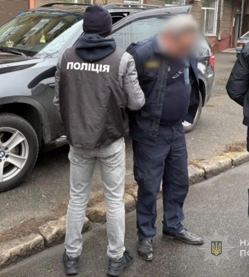 За фейкову "допомогу" 8 тисяч доларів: в Одесі шахрай пообіцяв знайомому оформити інвалідність і пенсію, - ФОТО
