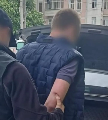 Переправлял уклонистов в Молдову за 16 000 долларов США: в Киеве задержали мужчину