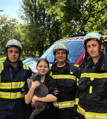 Просидів два дні у вентиляційній шахті: у Черкасах врятували кота