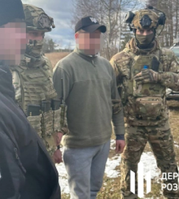 8 тысяч за побег: в Ровенской области полицейский "торговал" выездом в Беларусь
