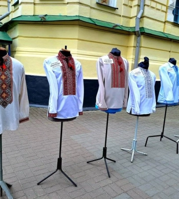 Виставку вишиванок полеглих воїнів проведуть у Рівному