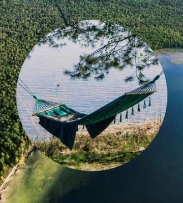 Вода лікує шкіру: де в Україні покупатися в цілющому озері