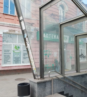 «Плитка вибита, запах стійкий, освітлення тьмяне»: перевіряємо стан підземного переходу біля ринку в Полтаві