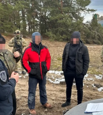 По 8000$ за кожного: вивезти ухилянтів до білорусі обіцяв правоохоронець з Рівненщини (ФОТО)