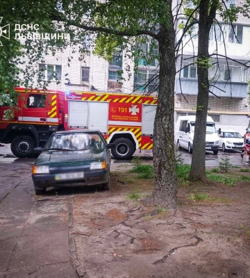 Через пральну машину ледь не втратив життя: У Львові чоловіка врятували з палаючої квартири, - ФОТО