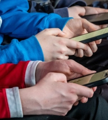 Зйомки фільму окупантів залишили без зв'язку частину Донеччини Зйомки фільму окупантів залишили без зв'язку частину Донеччини