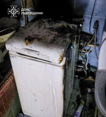 У Львові у важкому стані з опіками госпіталізували власника пральної машинки