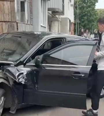 Автівка – вщент, водій – у лікарні: деталі моторошної аварії у Луцьку (відео)