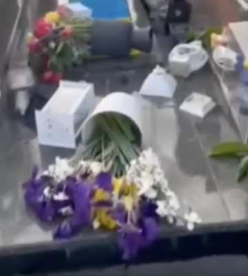 Перевернули квіти та пошкодили хрест: на Рівненщині вандали понівечили могили захисників