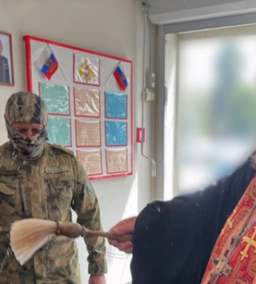 В Мелитополе поп-перебежчик освятил оружие для оккупантов (Скрины)
