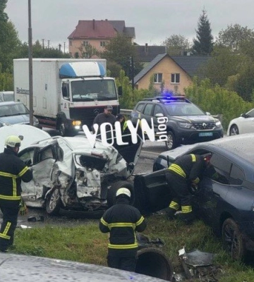 Водія з травмами доставили у лікарню: деталі ДТП на Володимирській у Луцьку