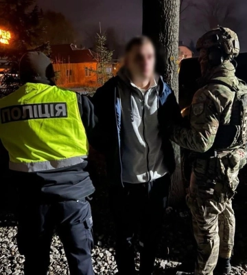 На Закарпатті судитимуть двох друзяк, які з п’яних очей підпалили автомобіль поліції