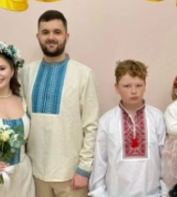 Весілля на Районі: в Ужгороді у День вишиванки одружилися Євгеній та Анастасія. ФОТО