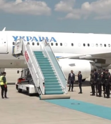 Зеленський вже в Анкарі. Переговори відклали на другу половину дня