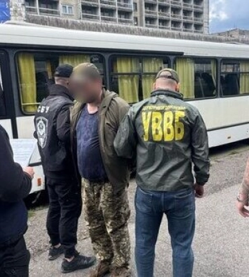 На Закарпатті затримали прикордонника, який за 2500 доларів «переправляв» ухилянтів через кордон