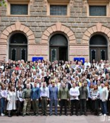Сьогодні відзначають День вишиванки, який започаткували саме у Чернівцях Сьогодні відзначають День вишиванки, який започаткували саме у Чернівцях