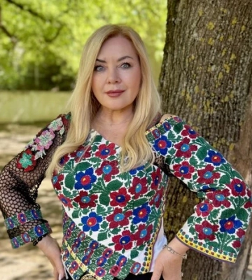 67-річна Оксана Білозір  вразила світлиною у вишиванці
