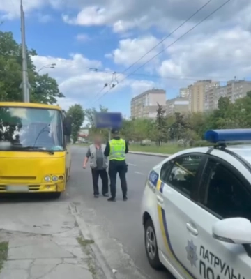 Маршрутка на червоне: у Києві оштрафували водія після резонансного відео в мережі Маршрутка на червоне: у Києві оштрафували водія після резонансного відео в мережі