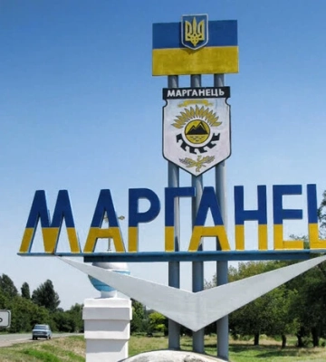 Марганець, який обстрілює РФ із артилерії, замовив скляні зупинки для транспорту за 8 млн