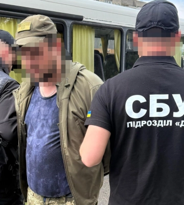На Закарпатті затримали прикордонника, який за 2500 доларів «переправляв» ухилянтів через кордон