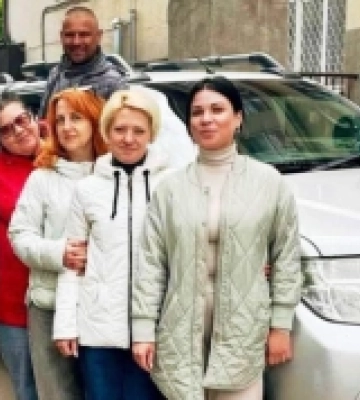 Народний дім Червонограда та волонтери передали пікап для 24 бригади