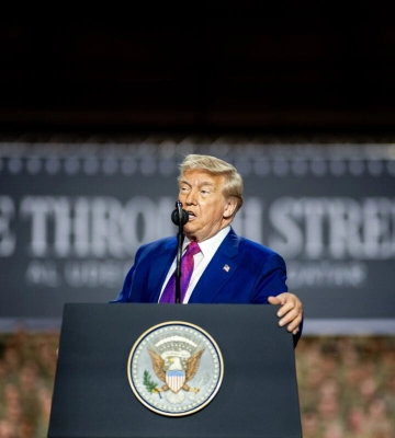 Трамп заявив, що має “невелику проблему” з Тімом Куком через виробництво Apple в Індії Трамп заявив, що має “невелику проблему” з Тімом Куком через виробництво Apple в Індії