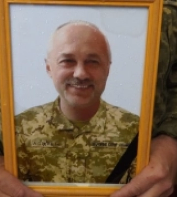 Володимирська громада попрощалася із загиблим на війні 59-річним Павлом Ковальчуком