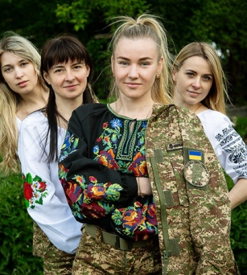 «Це наш зв’язок із мирним життям»: нацгвардійці з Волині влаштували фотоперформанс до свята