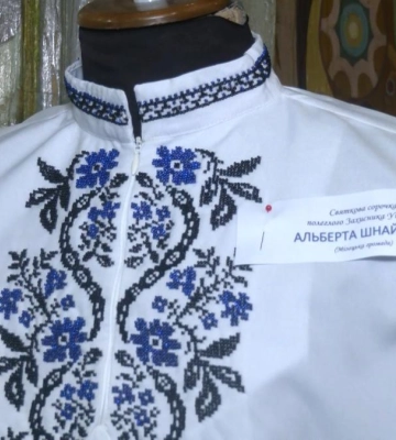 &quot;Запах від Богдана залишився на цій вишиванці&quot;: у Рівному презентували вишиванки загиблих військових (ВІДЕО)