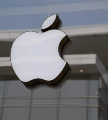 Яблуко впало не під те дерево: Трамп хоче, аби Apple припинила виробництво iPhone в Індії Яблуко впало не під те дерево: Трамп хоче, аби Apple припинила виробництво iPhone в Індії