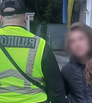 Пошкодила портрети загиблих військових на Алеї Героїв у Києві: затримано жінку, - поліція. ВІДЕО+ФОТО
