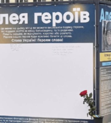 Хулиганила на Аллее Героев: полиция задержала женщину в Киеве за неадекватное поведение