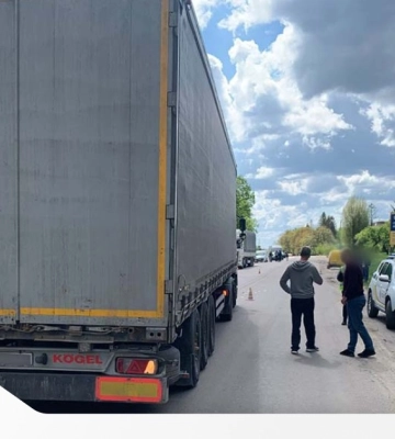 Можливих свідків смертельного наїзду вантажівки на жінку шукає поліція Тернопільщини