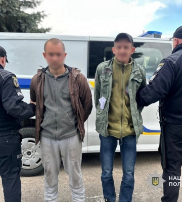 На Чернігівщині затримано двох чоловіків, які погрожували розправою поліцейським На Чернігівщині затримано двох чоловіків, які погрожували розправою поліцейським