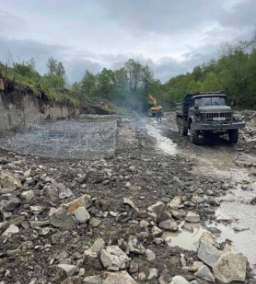 На Ужгородщині дорожники проводять аварійні роботи