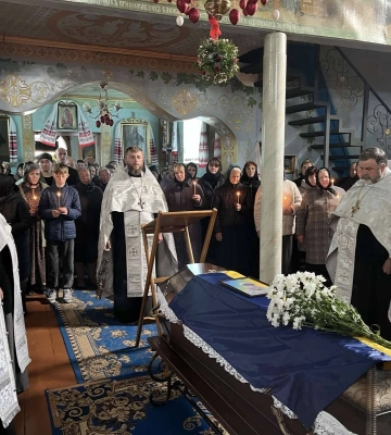 Турботливий син і брат, хороший друг і відповідальний військовослужбовець: на Волині поховали Героя Миколу Кошеля
