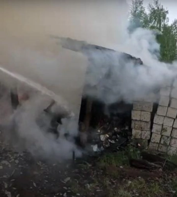 На Сарненщині вогонь знищив господарську будівлю (ВІДЕО) На Сарненщині вогонь знищив господарську будівлю (ВІДЕО)