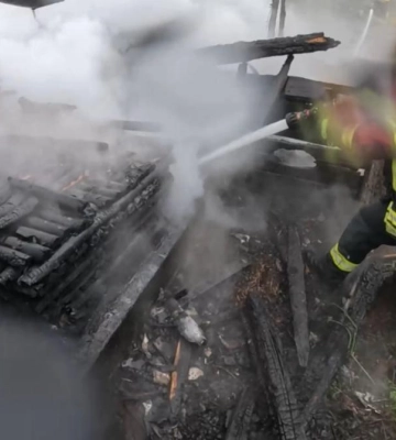 На Сарненщині рятувальники загасили пожежу в господарській будівлі (ВІДЕО) На Сарненщині рятувальники загасили пожежу в господарській будівлі (ВІДЕО)