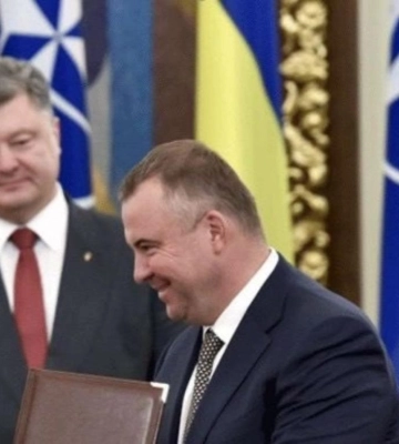 Когда Свинарчук расскажет следствию про все "схемы" в оборонке, Порошенко сядет, - блоггер Когда Свинарчук расскажет следствию про все "схемы" в оборонке, Порошенко сядет, - блоггер