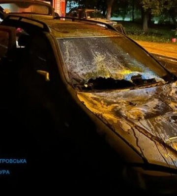 Підпалив три авто військових ЗСУ: у Дніпрі затримано чоловіка. ФОТОрепортаж