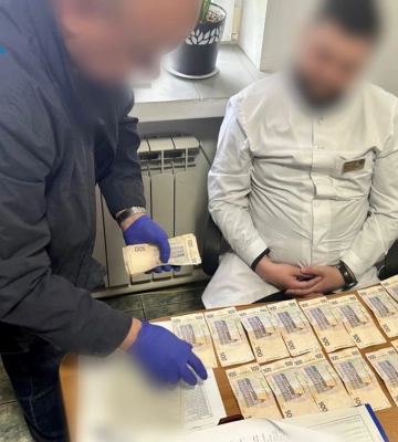 У Волинській психлікарні затримали медика за корупцію