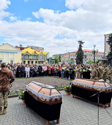 На Волині провели в останню земну дорогу двох Героїв – Максима Плотнікова та Руслана Фатхудінова