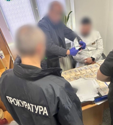 Продавал фиктивные медсправки уклонистам: в Луцке разоблачен член ВВК, - Нацполиция. ФОТОрепортаж